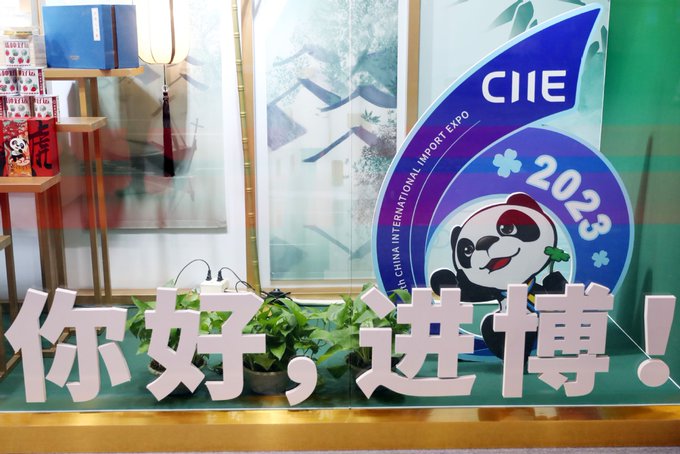細節決定成?。荷逝c燈光在CIIE展位設計搭建中的巧妙運用